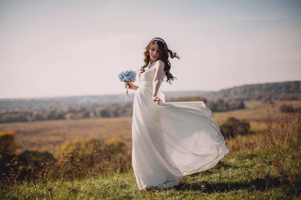 Фотосессия: невеста в разлетающемся платье