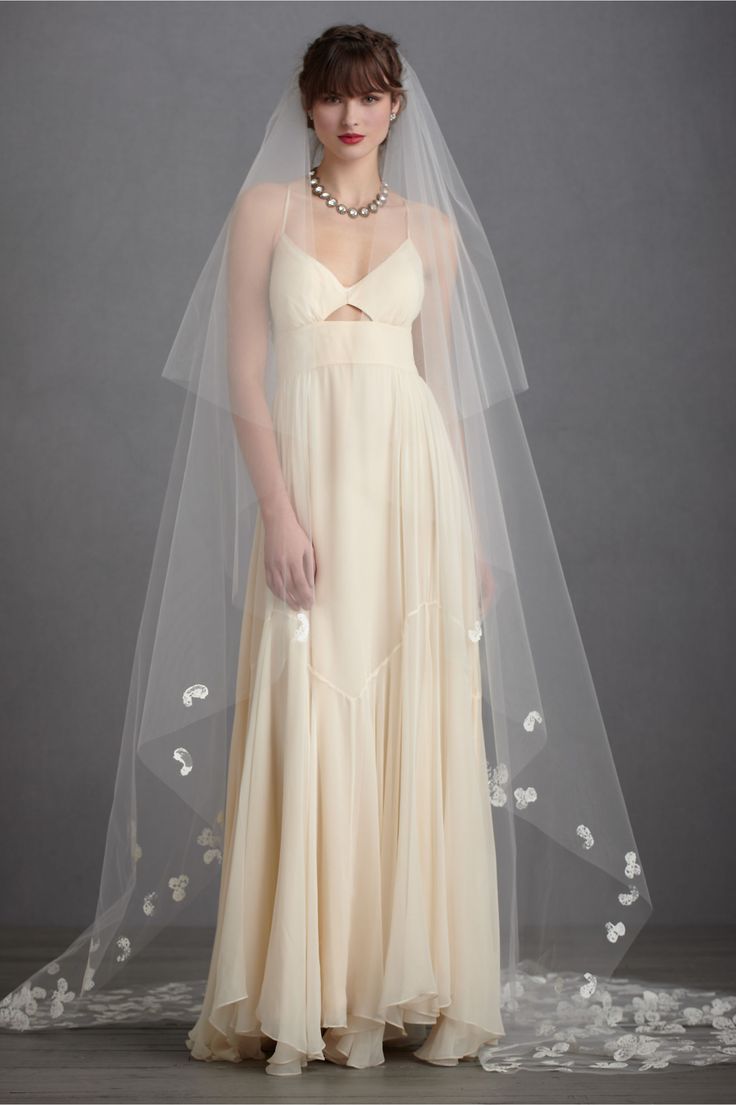 Платье невесты с оригинальным лифом