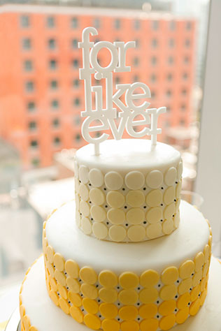 Серо-желтая свадьба, свадебный торт